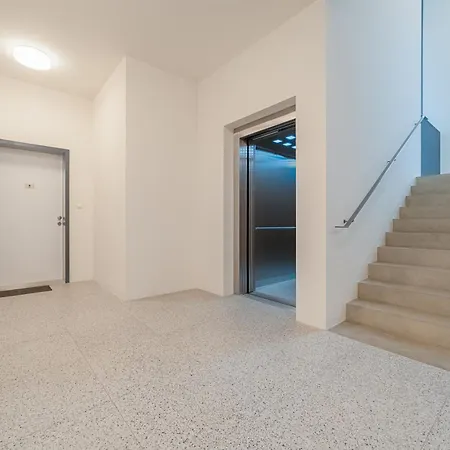 Apartment Lumiere By Rentez Prague